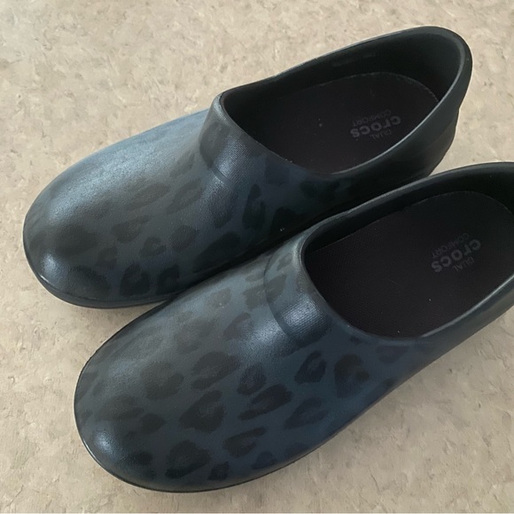 CROCS Womens Neria Pro II Graphic Clog - Picture 2 of 10